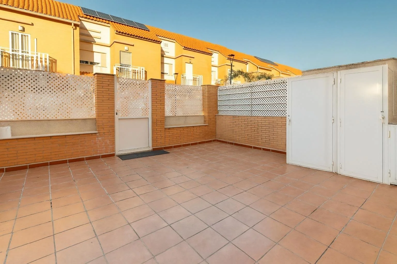 Exterior photo 9