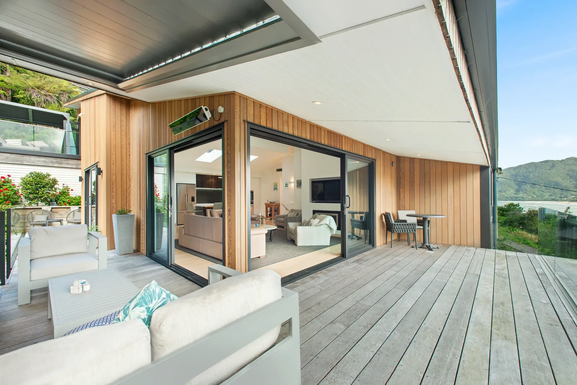 Exterior photo 7