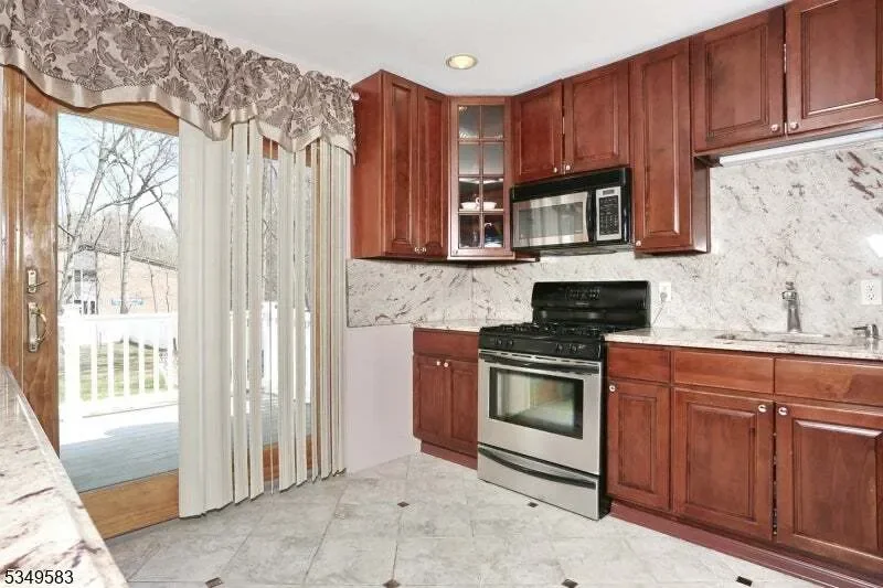 50 Roger Ct, Ringwood Boro, NJ 07456, Ringwood, New Jersey, United States. - Photo 33