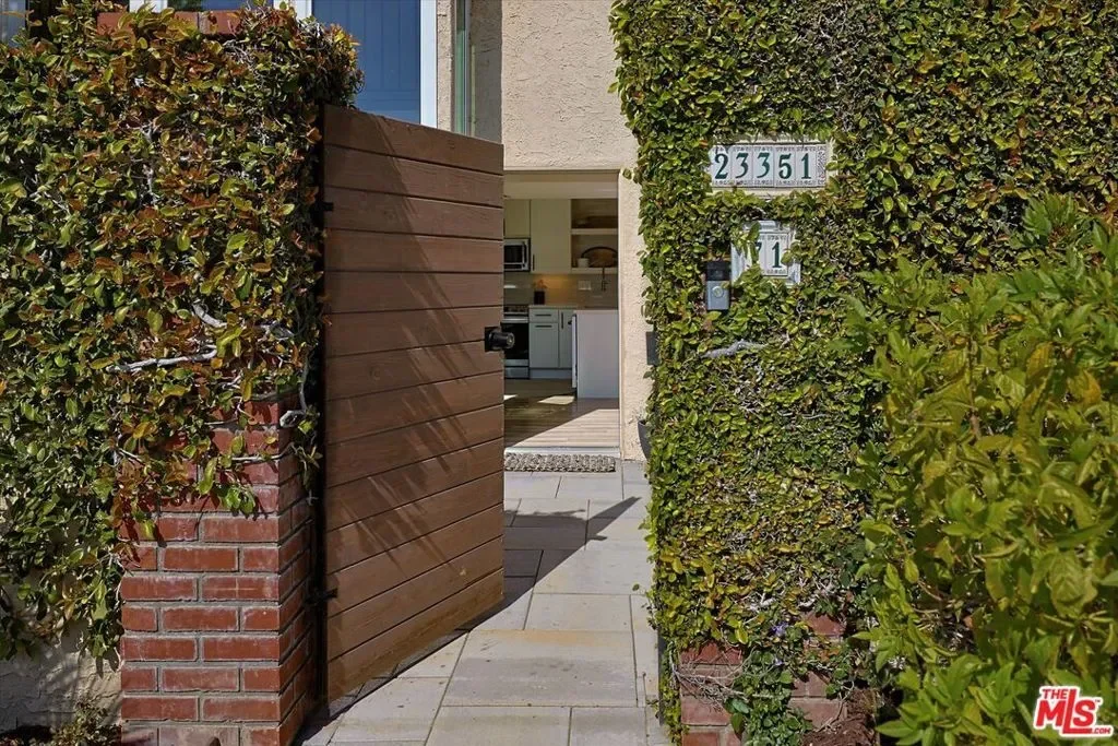 23351 Park Sorrento 71, Hidden Hills, California, United States. - Photo 2