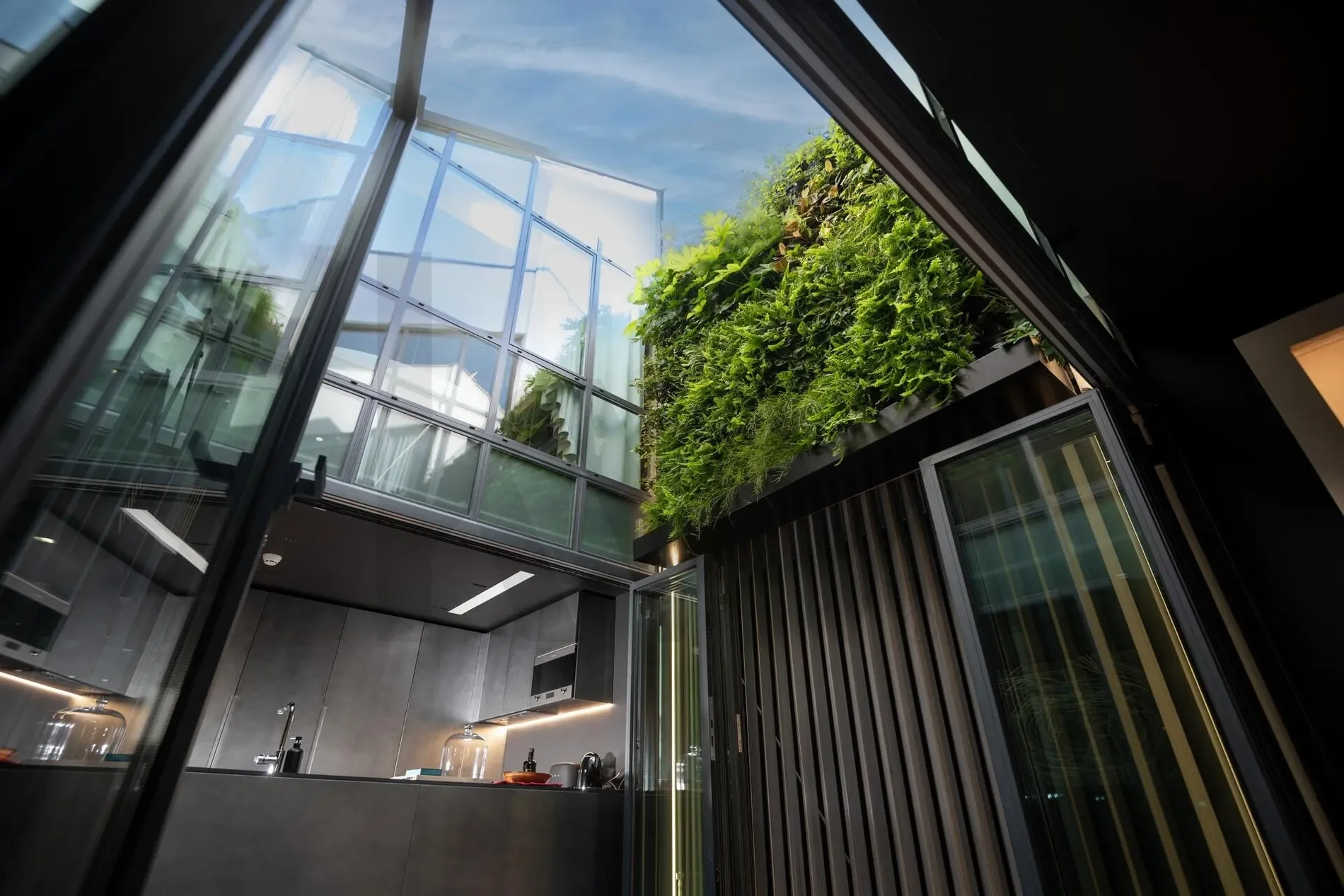 Exterior photo 1