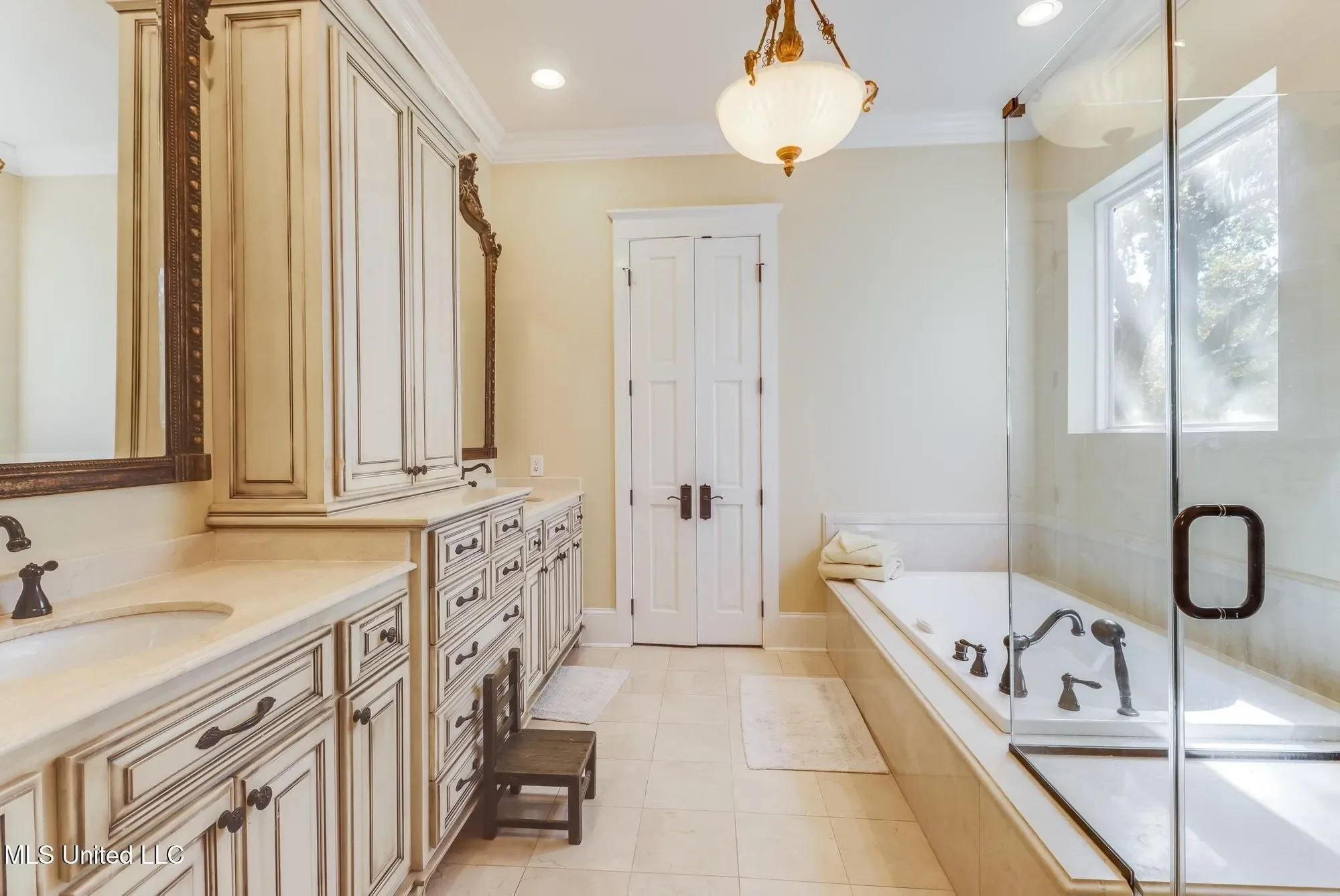 726 Wiggins Circle, Pascagoula, MS 39581, Pascagoula, Mississippi, United States. - Photo 13