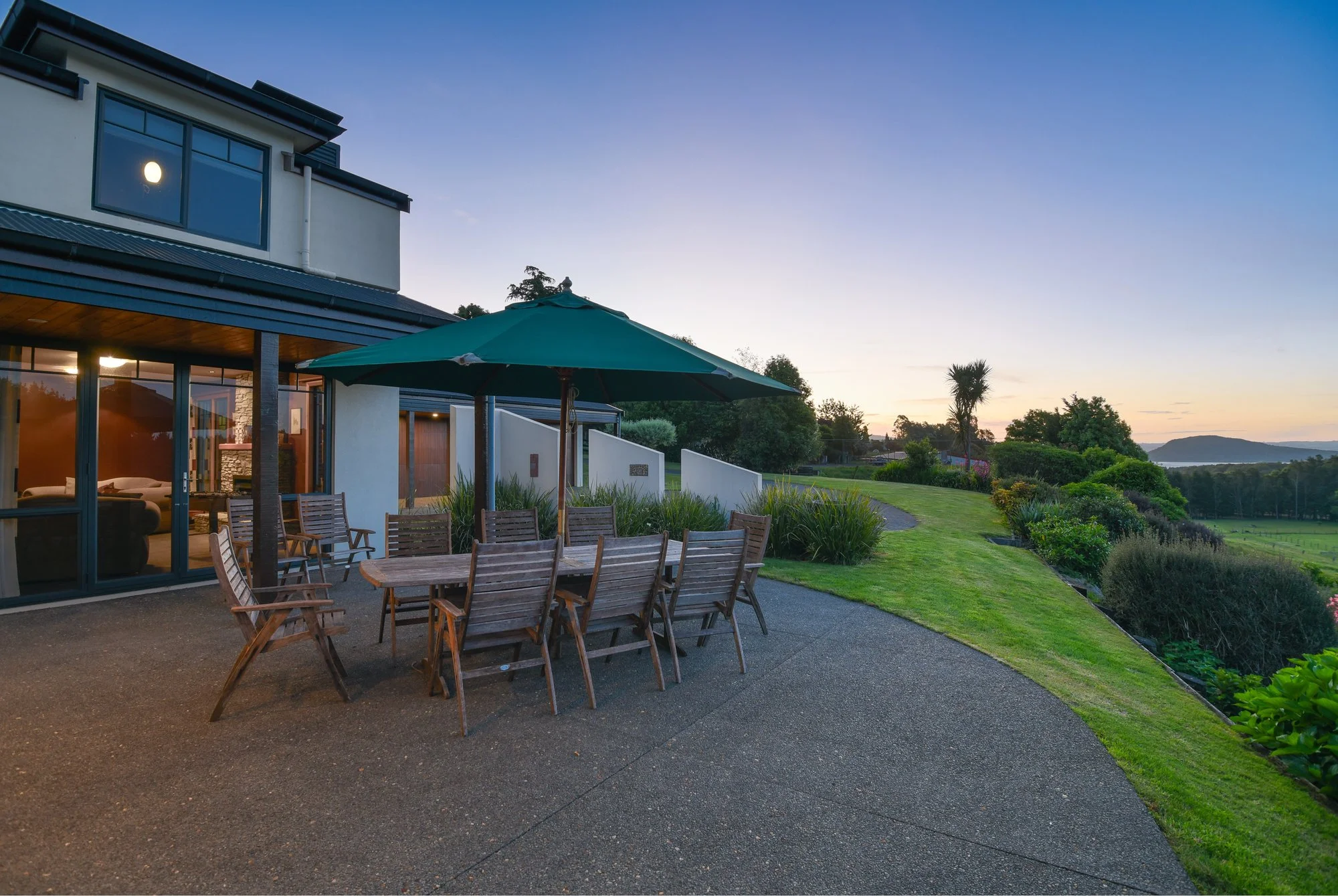 Exterior photo 2