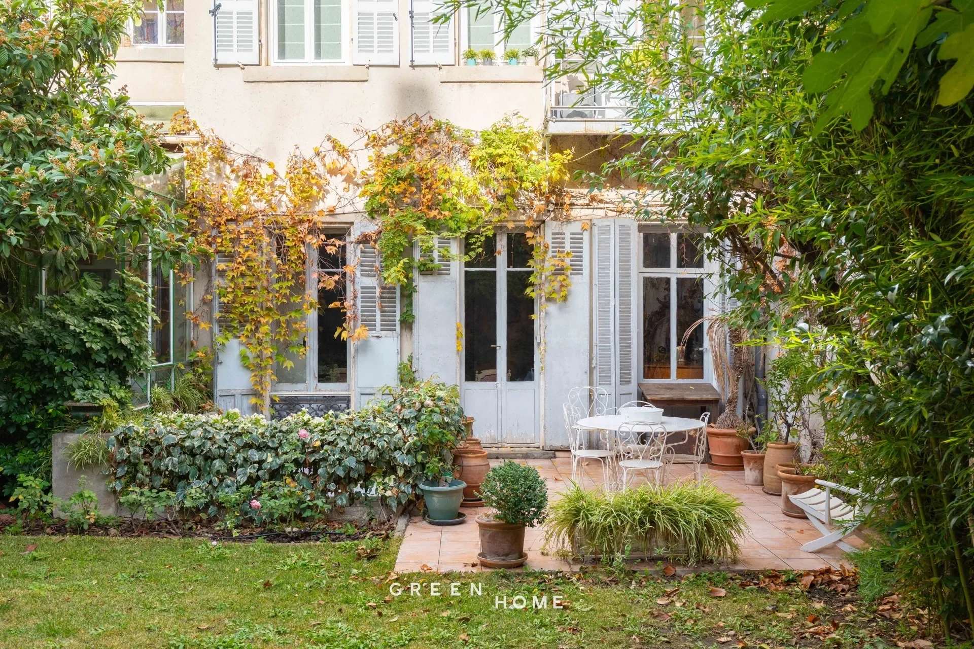 Exterior photo 4
