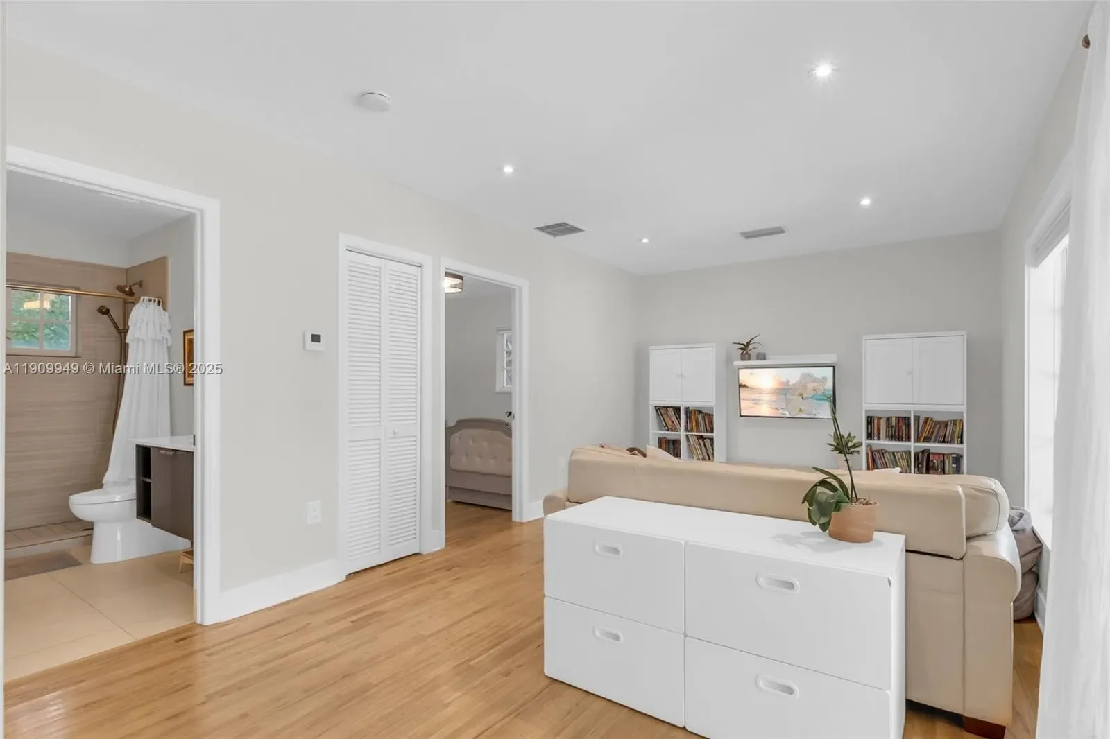 1536 Alegriano Ave, Coral Gables, Florida, United States. - Photo 15