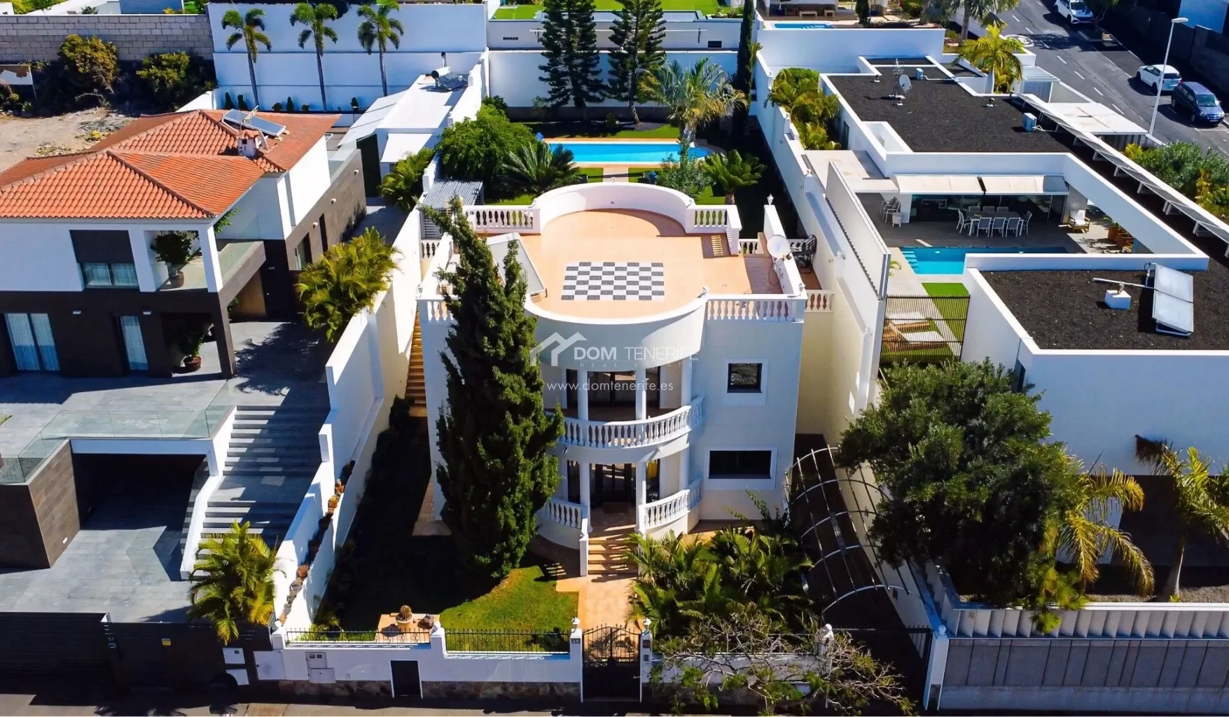Exterior photo 3