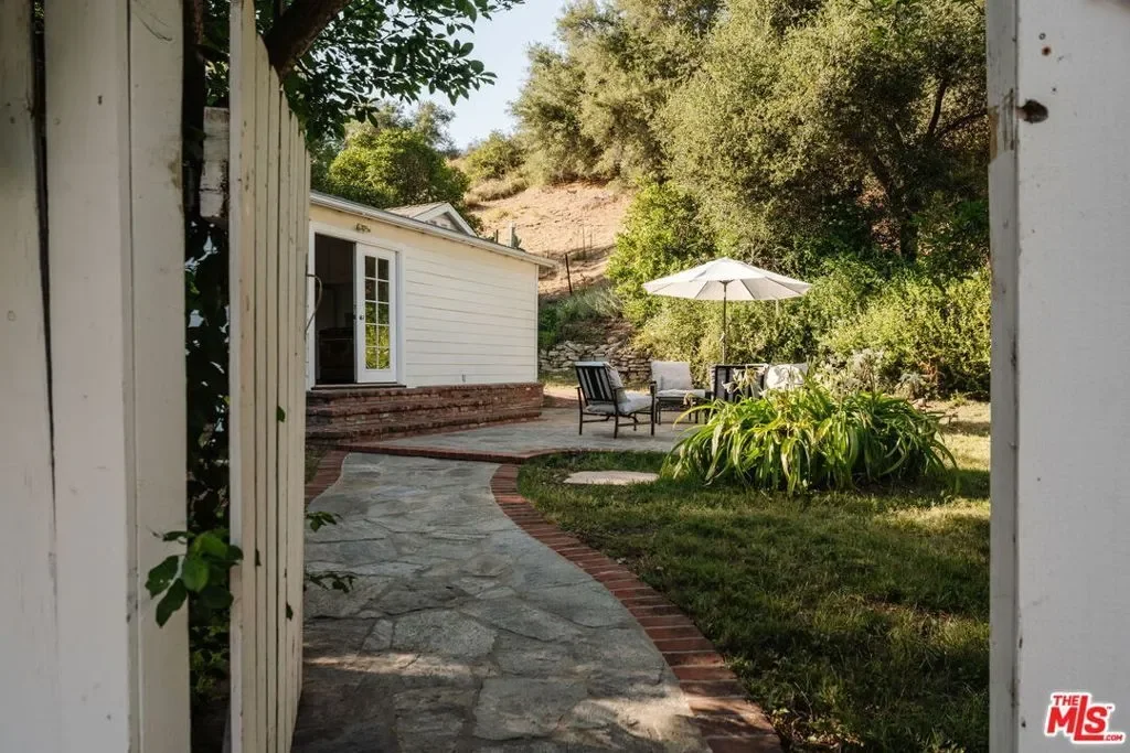 1520 Bonnell Drive, Topanga, California, United States. - Photo 13