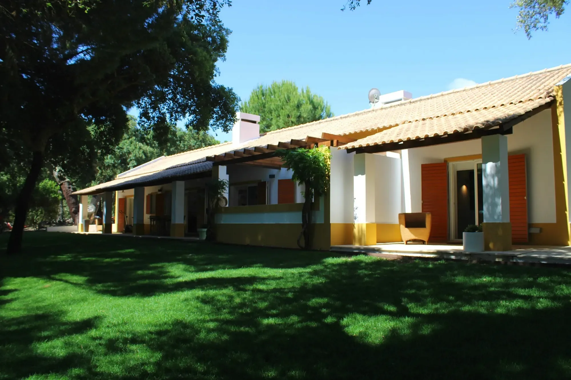 Exterior photo 8