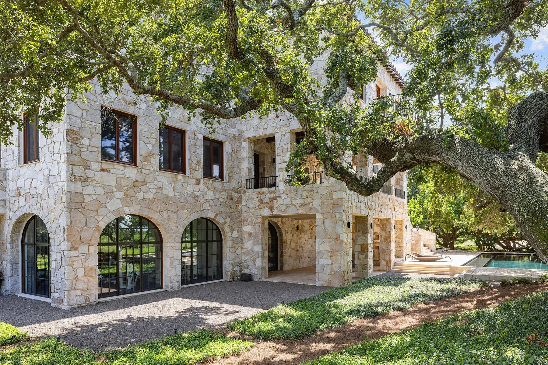 Exterior photo 10