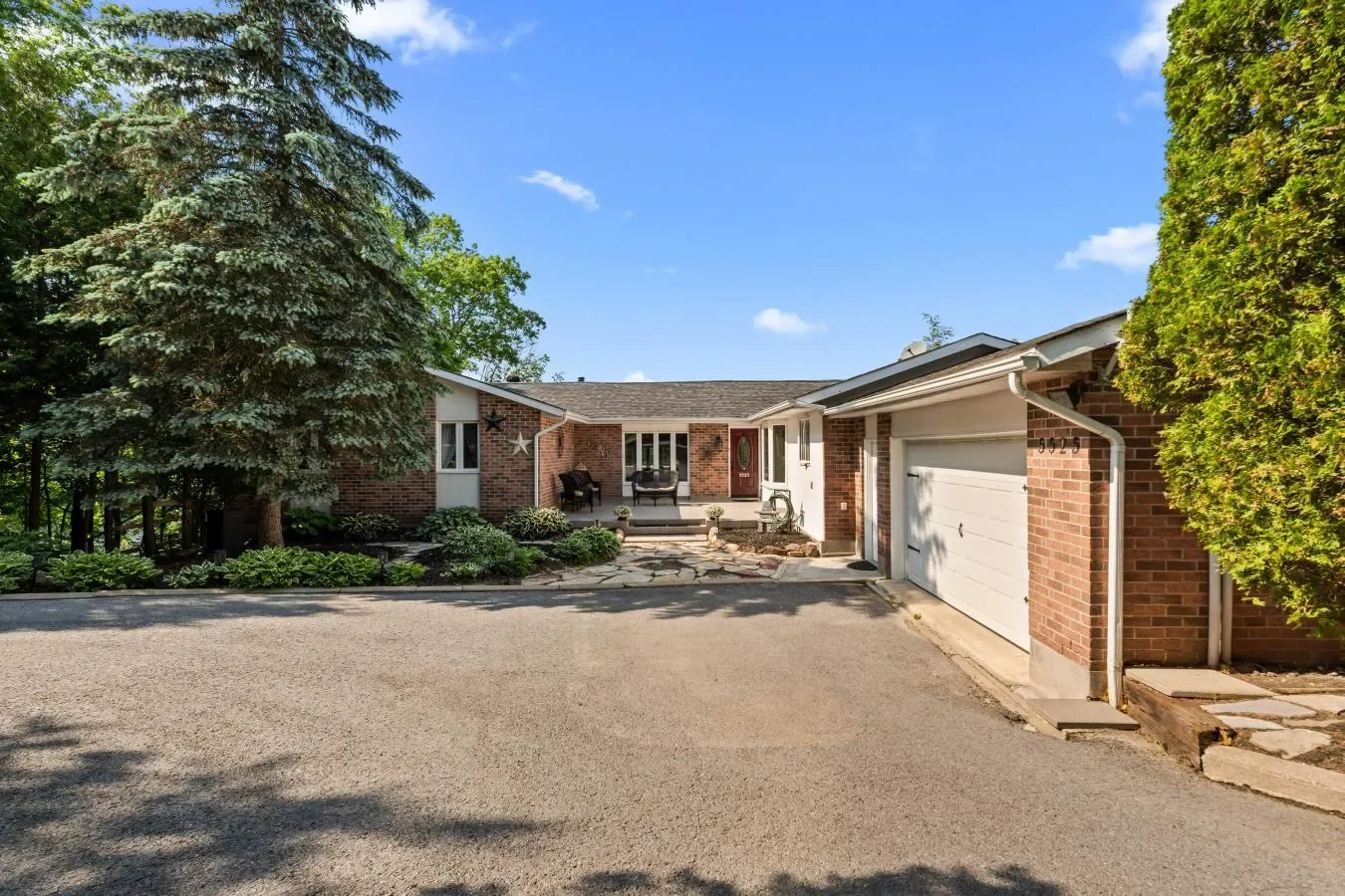 5525 Rideau Road, Kingston, Ontario, Canada. - Hero Image