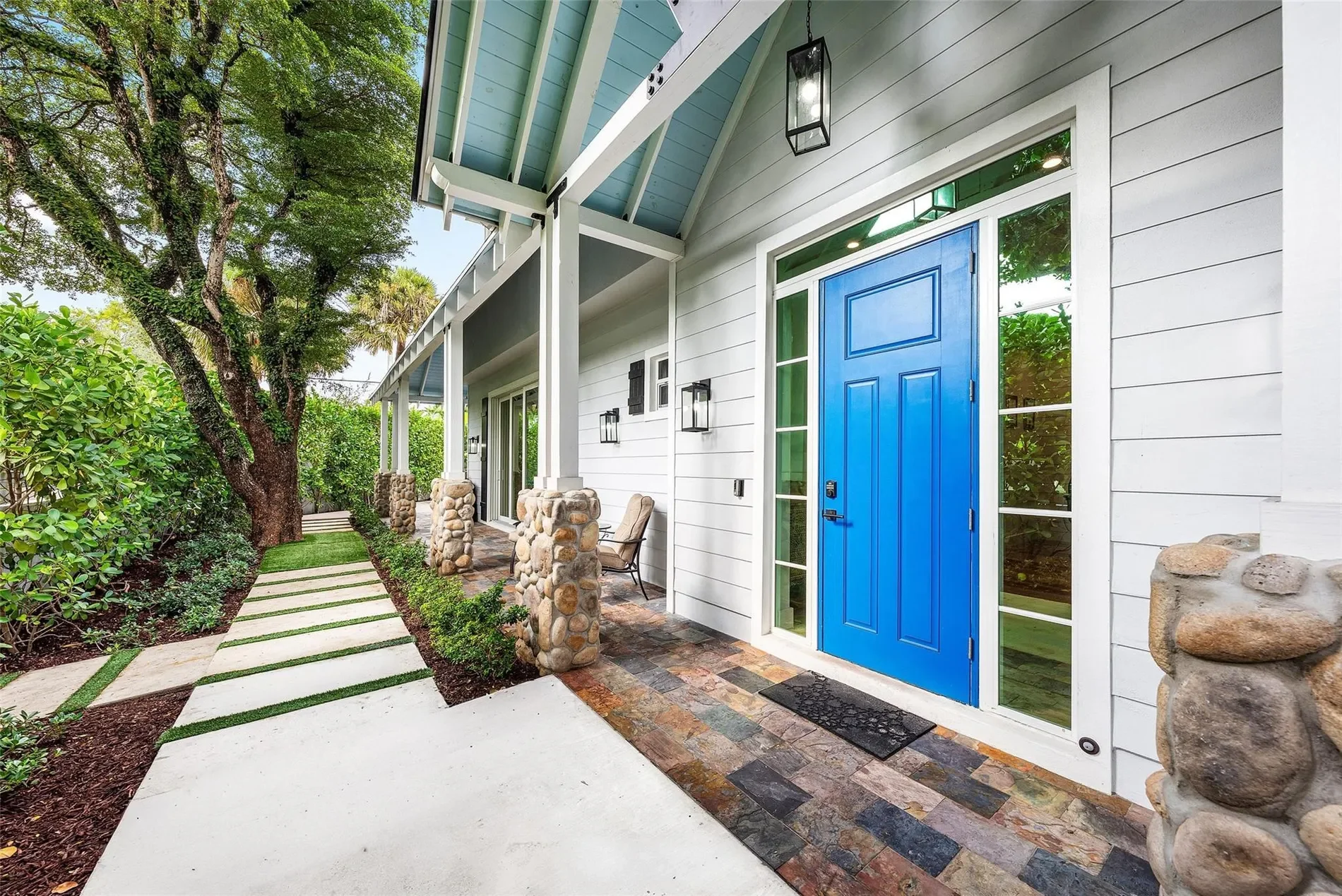 Exterior photo 5
