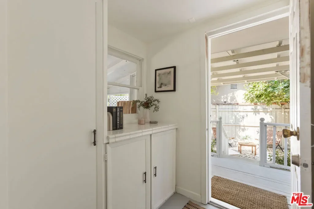 1945 Yosemite Drive, Los Angeles, California, United States. - Photo 26