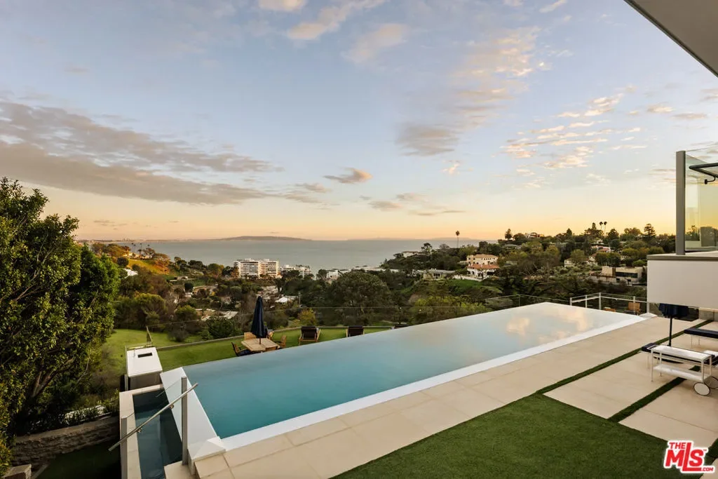 467 Paseo Miramar, Los Angeles, California, United States. - Photo 28