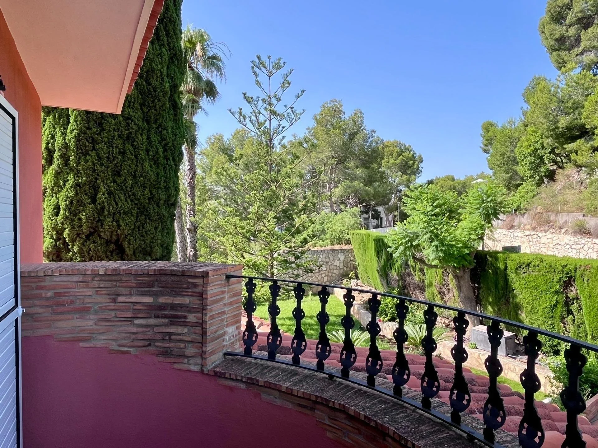 Exterior photo 9