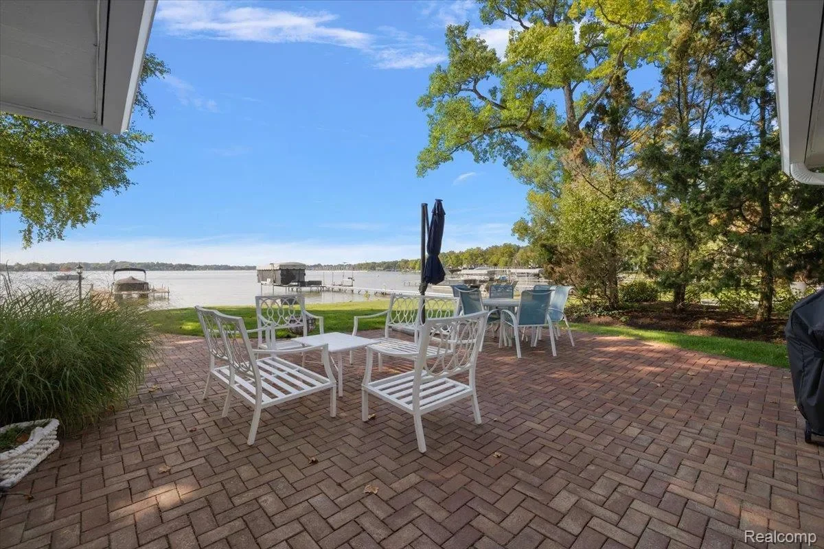 2236 Locklin Lane, West Bloomfield Charter Township, MI 48324, Orchard Lake Village, Michigan, United States. - Photo 32