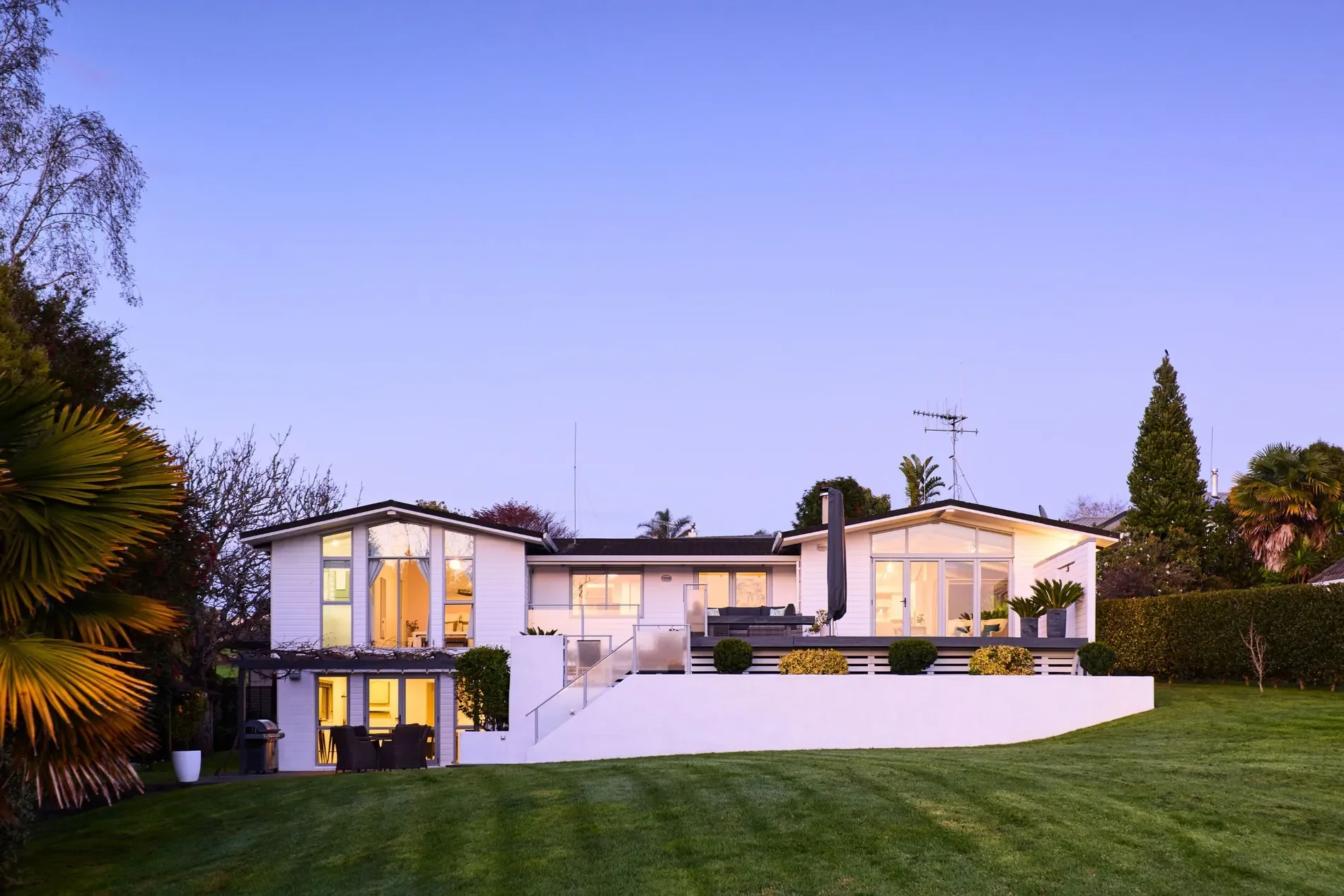 Exterior photo 6