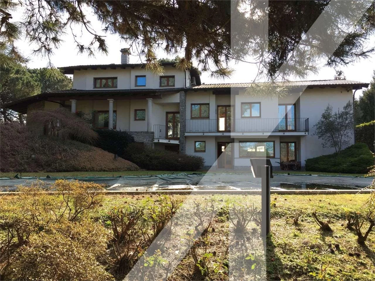 Exterior photo 7