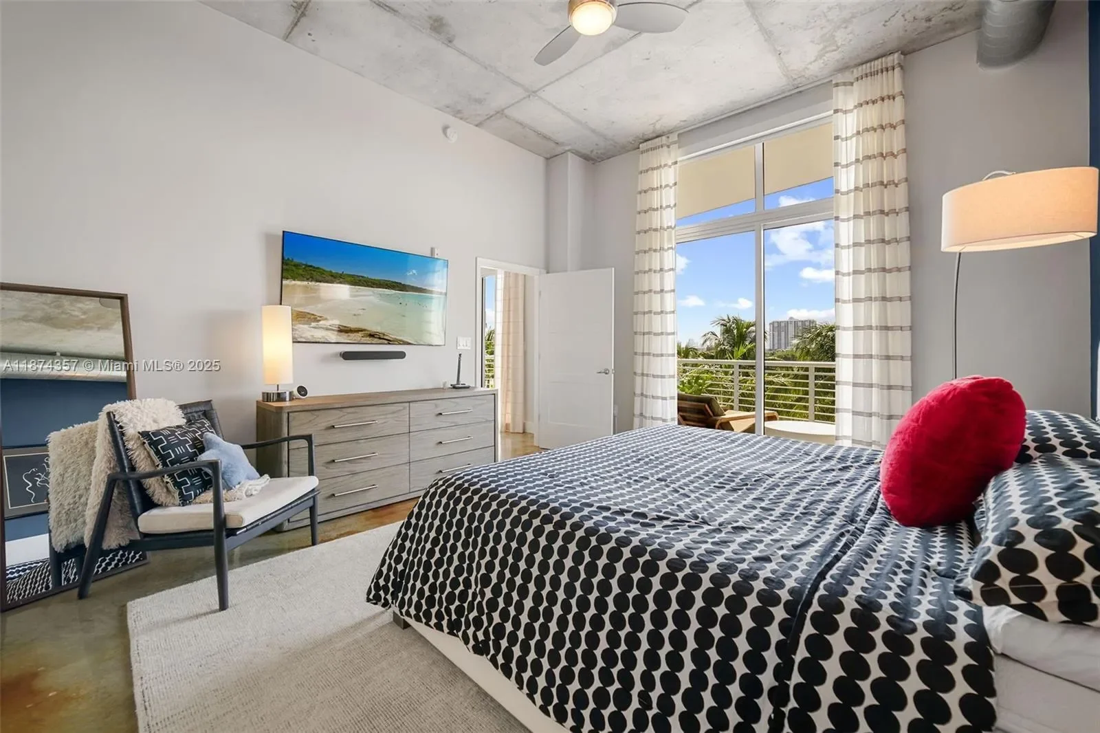 2001 Meridian Av 509, Miami Beach, Florida, United States. - Photo 11