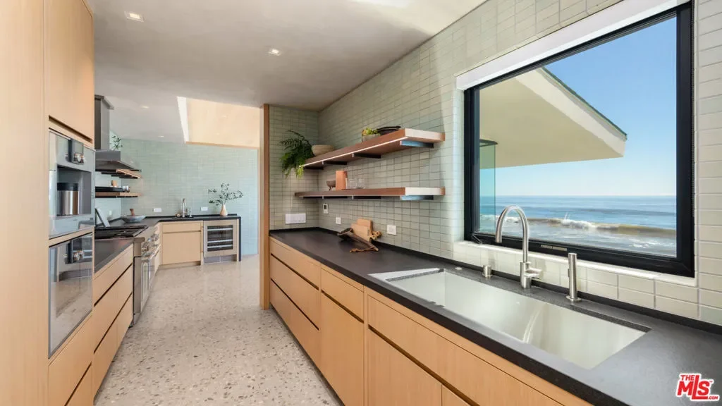 31388 Broad Beach Road, Malibu, California, United States. - Photo 57