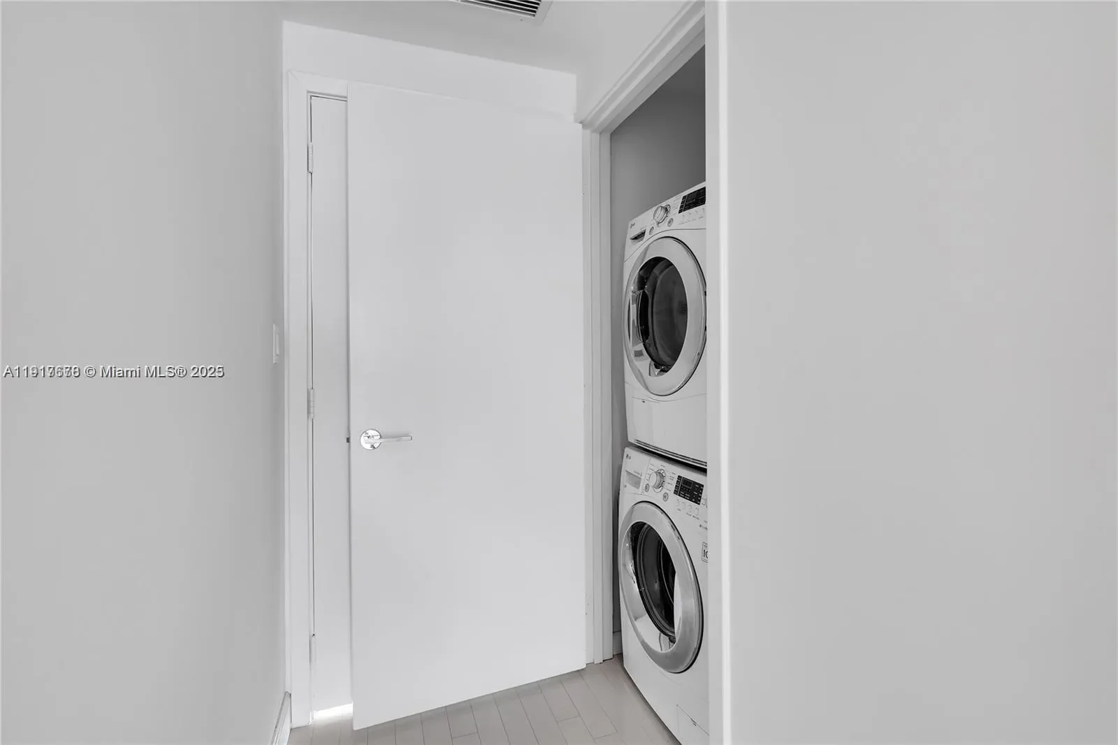 6799 Collins Ave 1602, Miami Beach, Florida, United States. - Photo 26