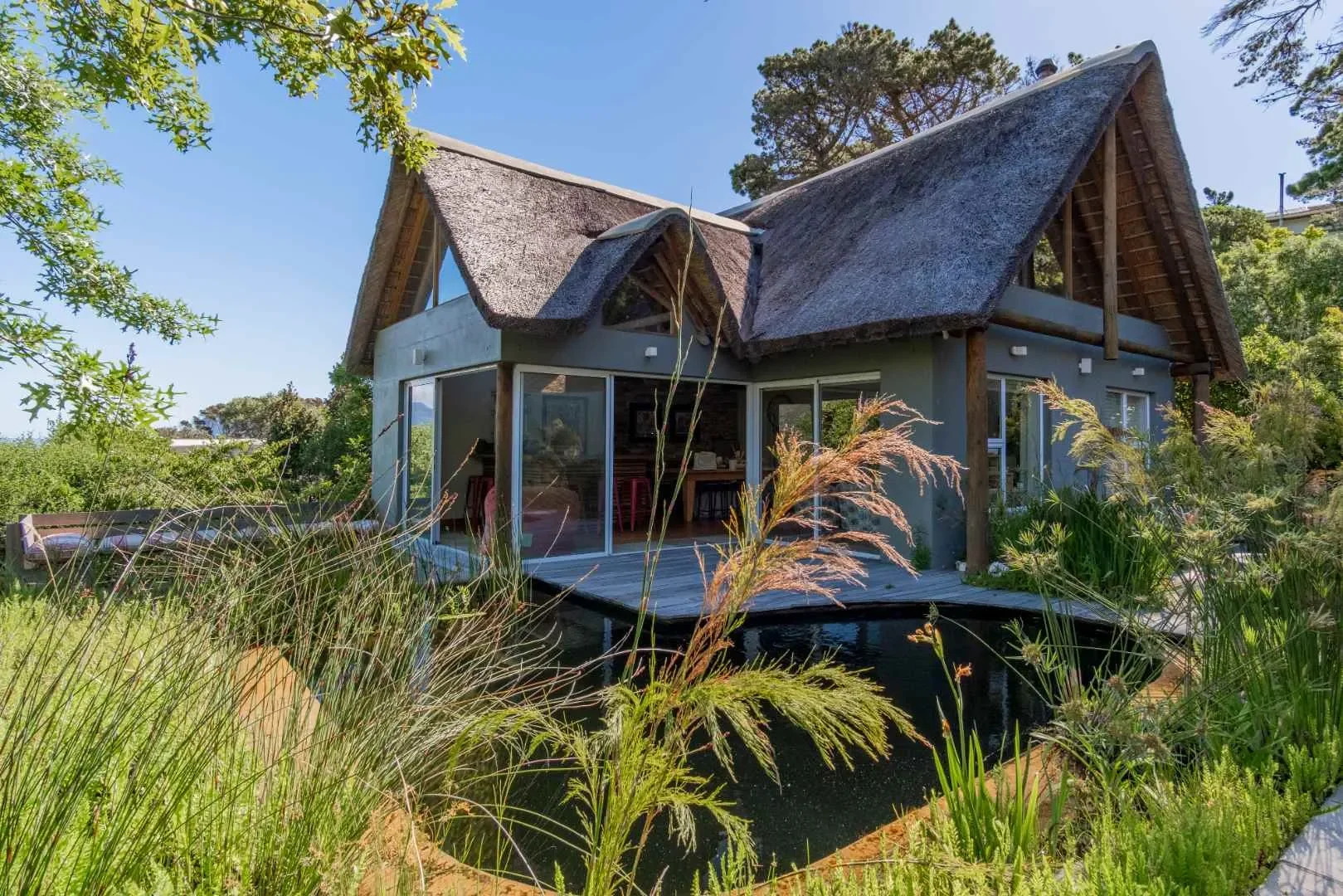 Exterior photo 6