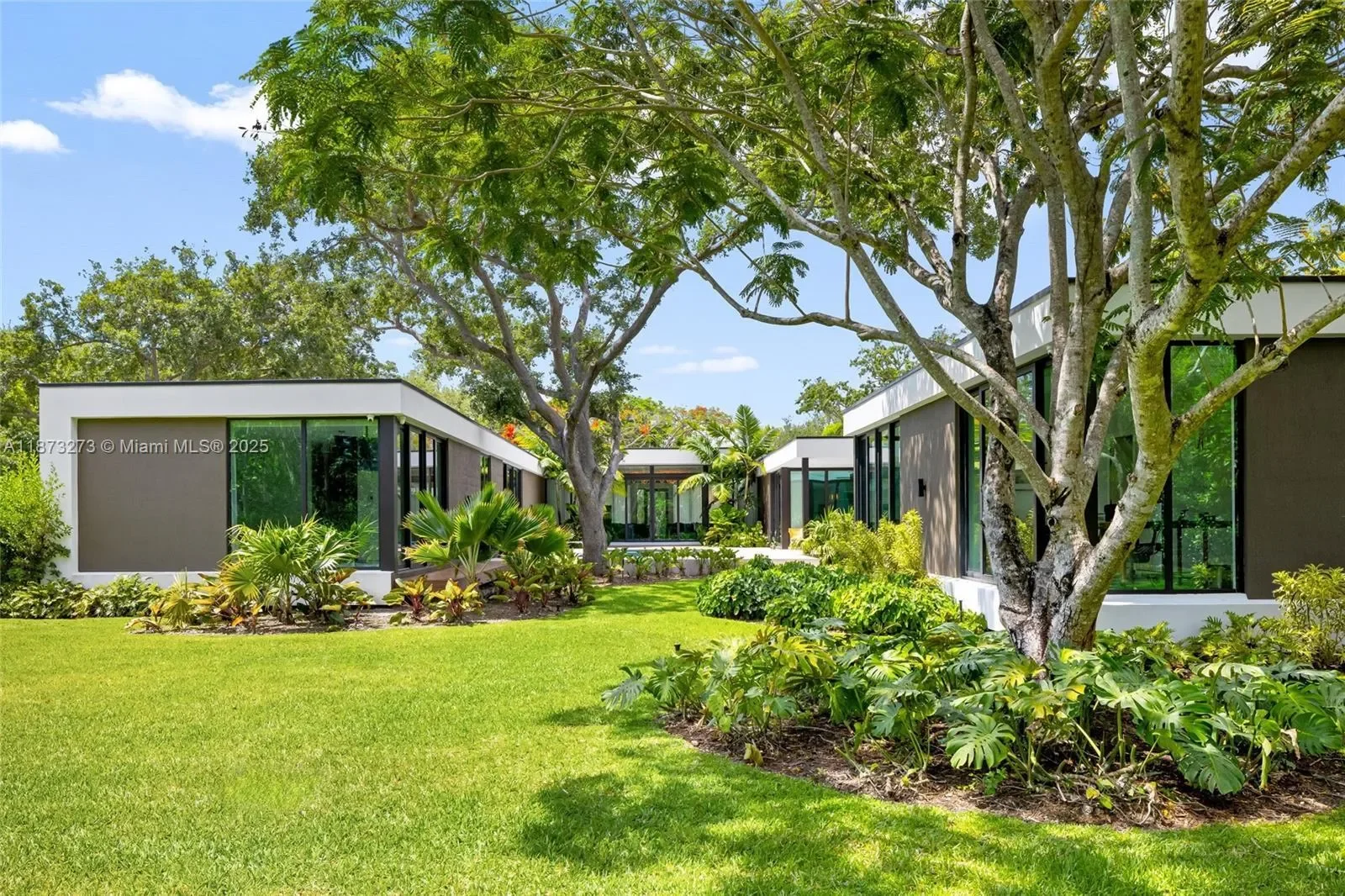 12100 SW 79th Ave, Coral Gables, Florida, United States. - Photo 66