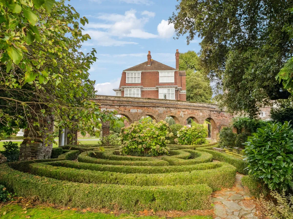 Friars Lane, London, TW9, Richmond, England, United Kingdom. - Photo 21