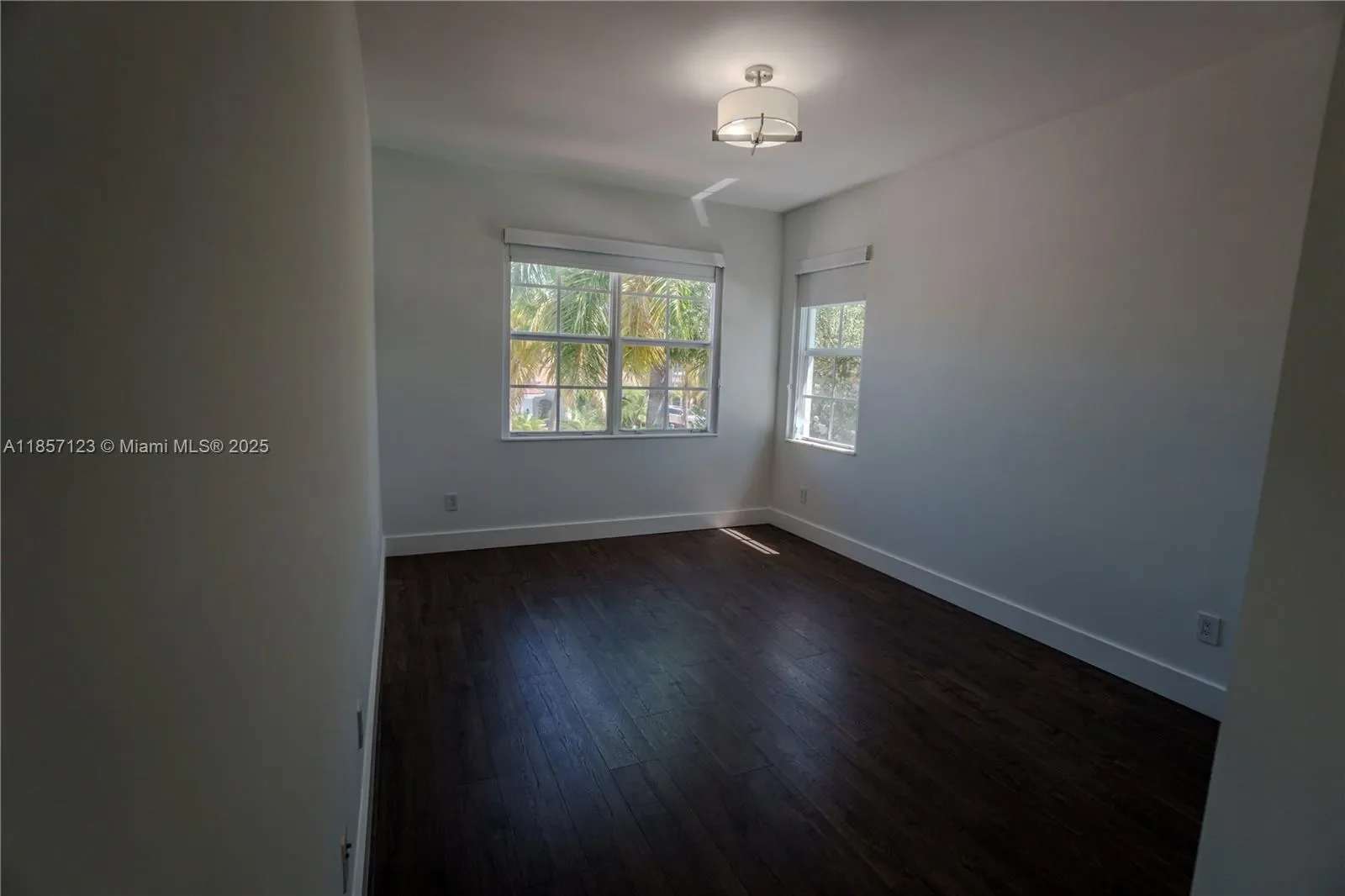 822 Meridian Ln, Hollywood, Florida, United States. - Photo 18