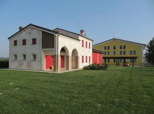 VILLA, 800 SQM WAREHOUSE AND TWO GREENHOUSES