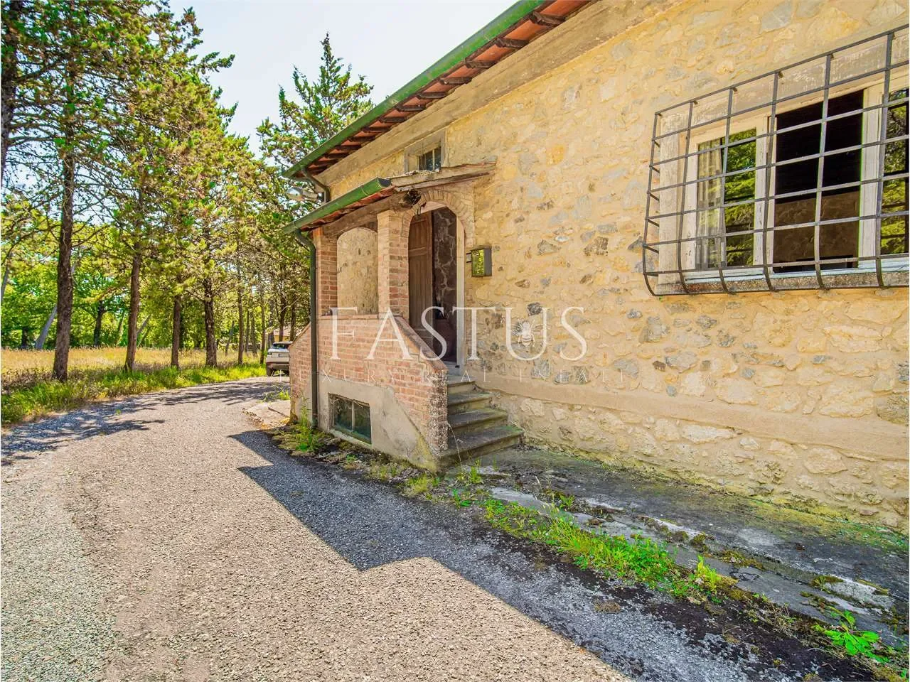 Exterior photo 12