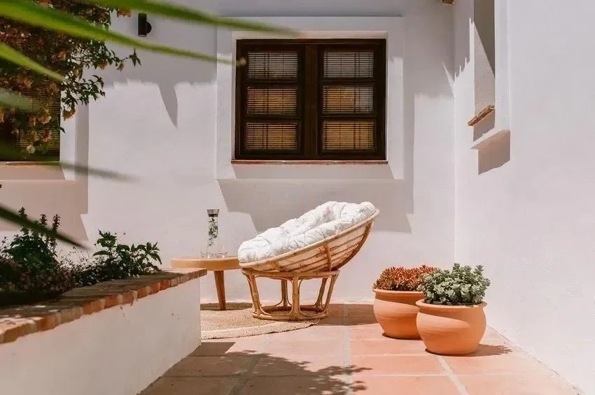 Exterior photo 5