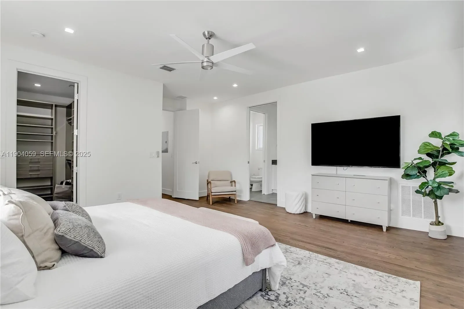 8851 Froude Ave, Bal Harbour, Florida, United States. - Photo 34