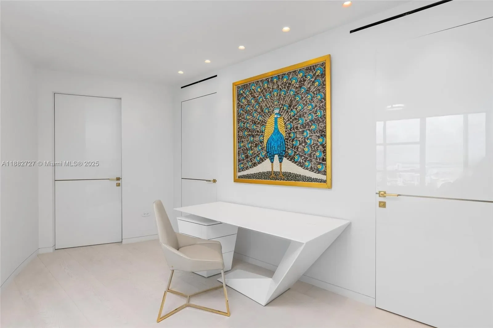 300 S Pointe Dr PH-5, Miami Beach, Florida, United States. - Photo 39