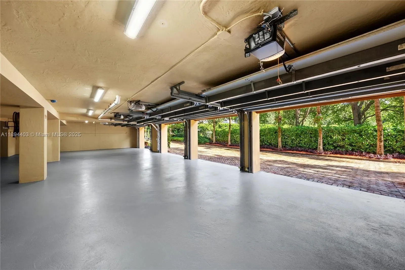 50 Casuarina Concourse, Miami, Florida, United States. - Photo 37