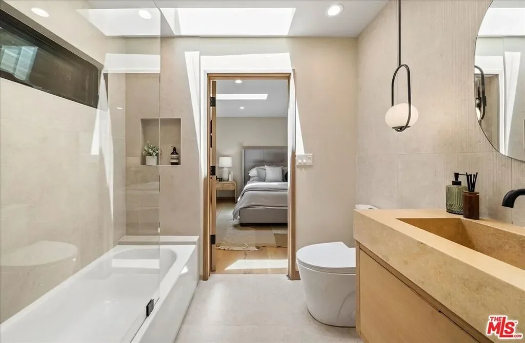 14537 Hesby Street, Los Angeles, California, United States. - Photo 8