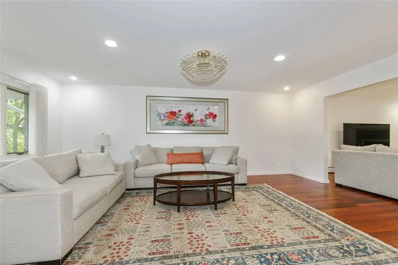 43 ELM Street, Great Neck, New York, United States. - Photo 3