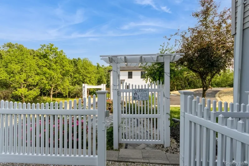 61 Sherwood Heights, Wappingers Falls, New York, United States. - Photo 27