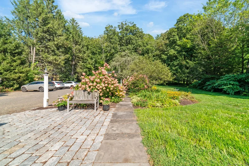 337 Main Street South, Woodbury, Connecticut, United States. - Photo 36