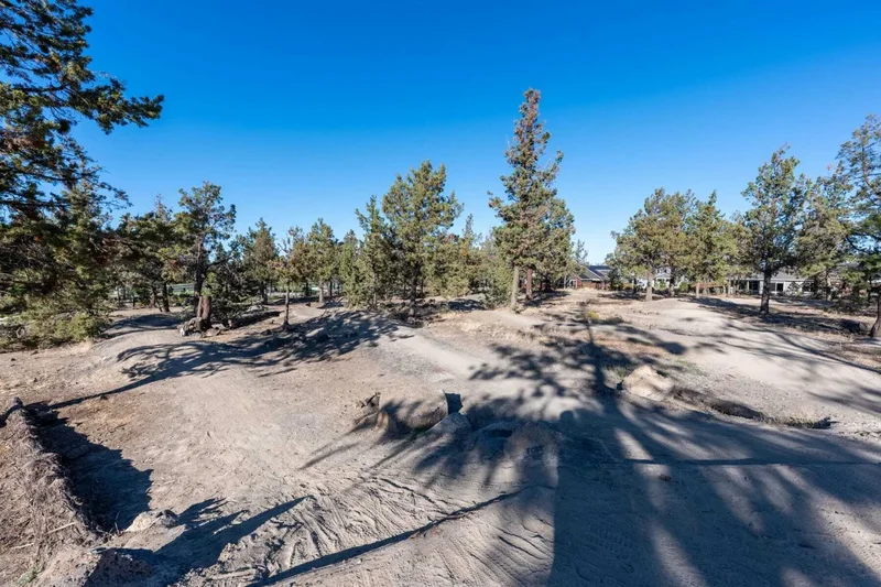 3760 Cole Road , Bend, OR 97701, Bend, Oregon, United States. - Photo 12