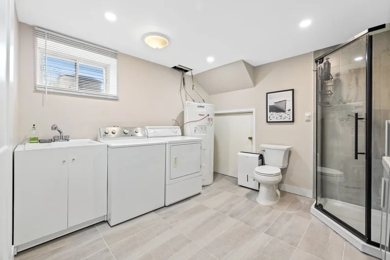 Laval, Quebec, Canada. - Photo 22