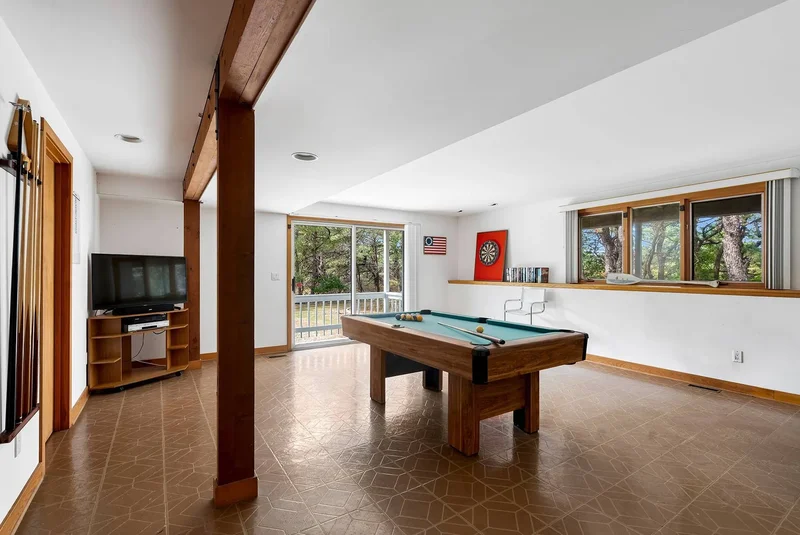 Cranberry Hole Road, Amagansett, New York, United States. - Photo 25