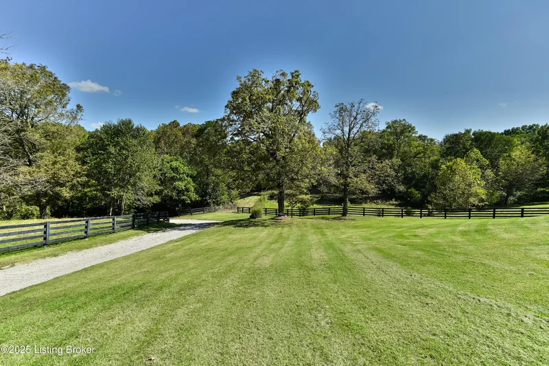 18240 Hobbs Creek Rd, Fisherville, KY 40023, Watterson Park, Kentucky, United States. - Photo 62