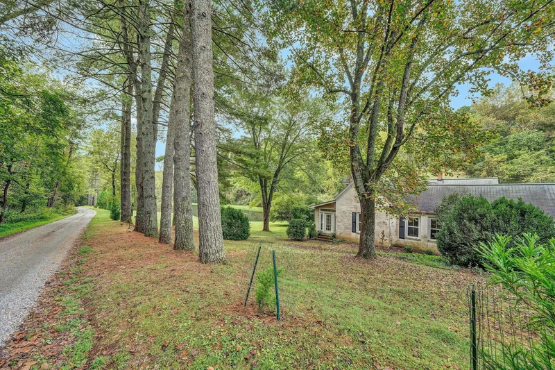 400 Walnut RD, Salem, VA, 24153, USA, Salem, Virginia, United States. - Photo 32