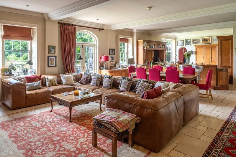 Lot 1 | Hillfields Farm, Lower Basildon, Reading, Berkshire, Lower Basildon, England, United Kingdom. - Photo 2