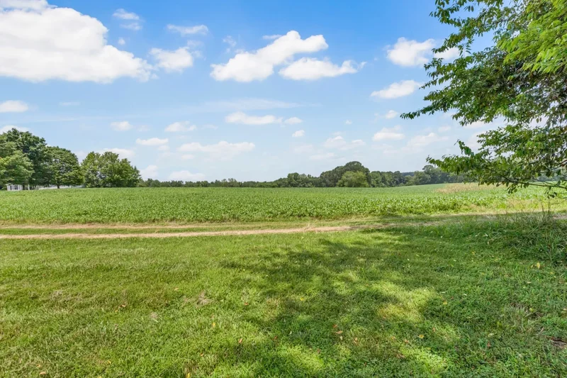 1330 Barkley Hills Cir, Clarksville, TN 37040, Clarksville, Tennessee, United States. - Photo 17