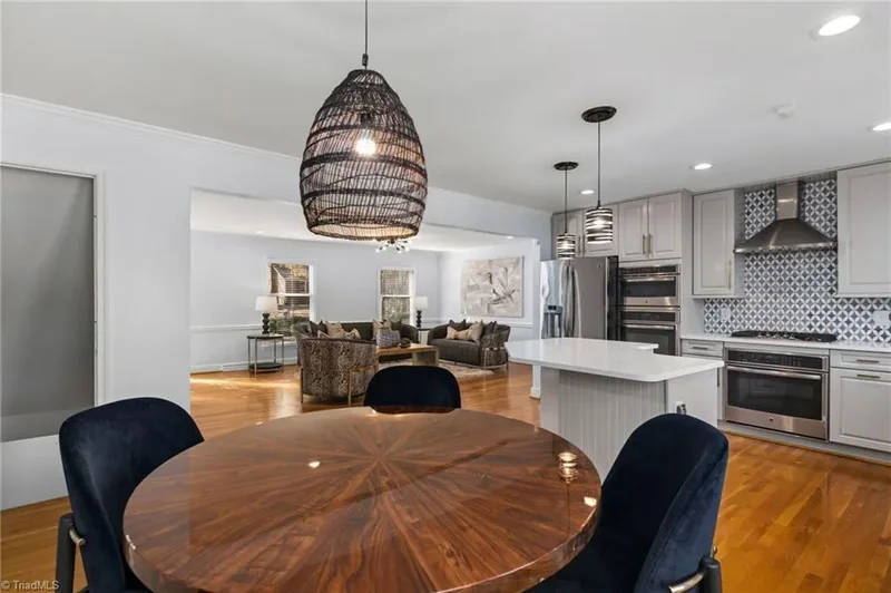32 Kemp Road E, Greensboro, North Carolina, United States. - Photo 18