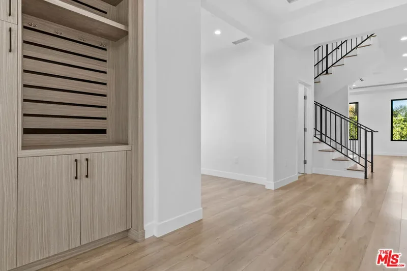 5152 Etiwanda Avenue, Los Angeles, California, United States. - Photo 5