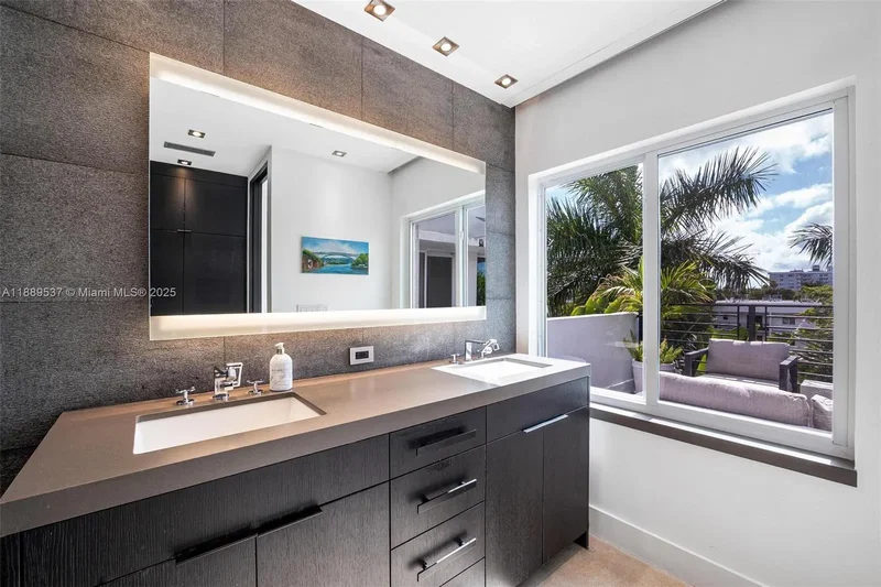 1024 Lenox Ave 8, Miami Beach, Florida, United States. - Photo 10