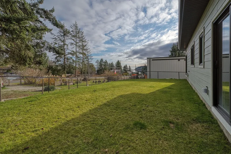 5416 Stellar Way, Sechelt, BC V7Z 0M1, Sechelt, British Columbia, Canada. - Photo 6