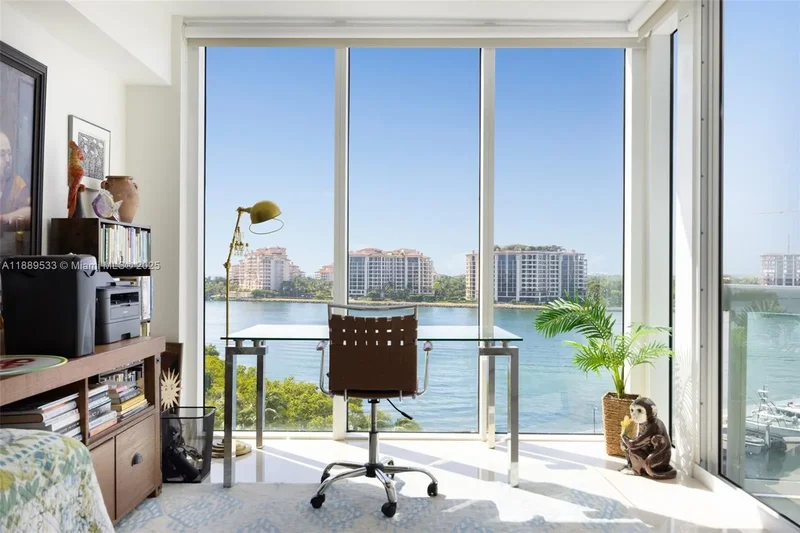 1000 S Pointe Dr 703, Miami Beach, Florida, United States. - Photo 4
